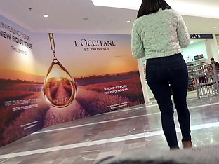 Butt moving with a audio about the seaside