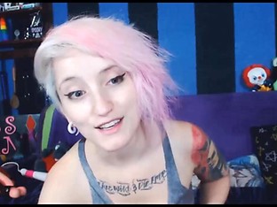 Amber A fingering her pussy