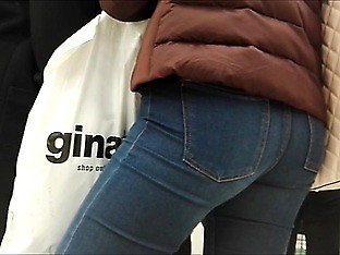 Deepthroating beauty drilled in tight ass